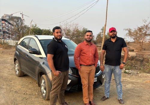 Customer Service on Two Fronts: What Roofers and Taxi Drivers Teach Us About Reliability
