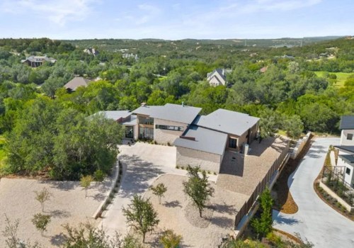 How Home Builders Quietly Rely on Taxi Services for Subcontractor Mobility